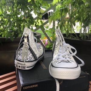 BRAND NEW RARE converse